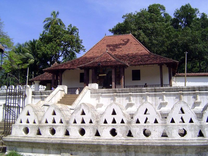 Here's another temple in the compound: it's the Maha Devale, dedicated to Vishnu.