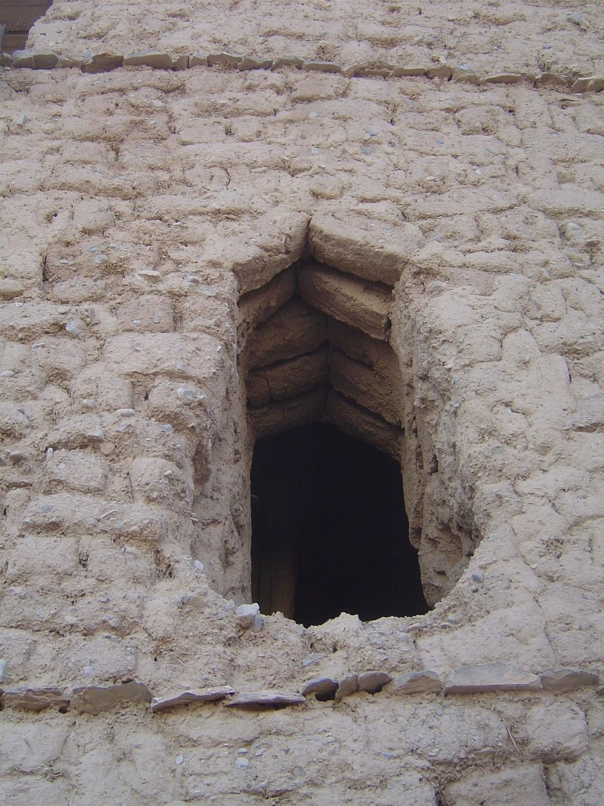 Still, you can get a good look at the traditional way to support walls over windows here.