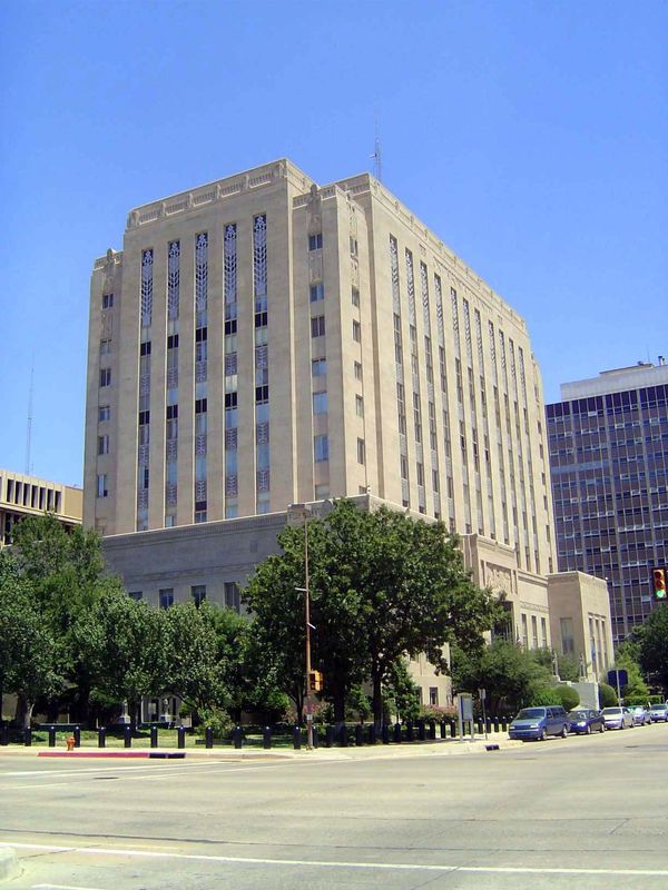 And here's the county courthouse. Now that you're completely confused, put the pieces together. The Rock Island and Frisco tracks no longer 