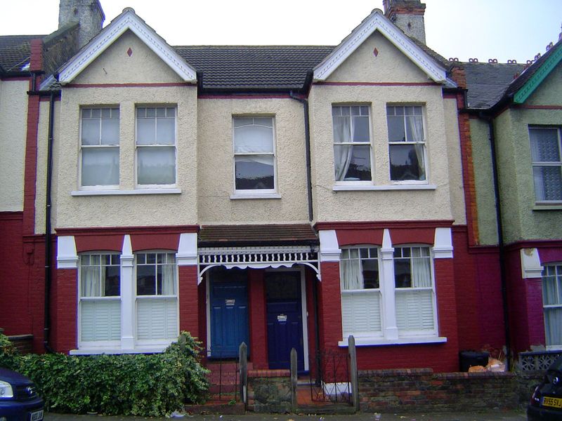 There was some minor variation in surface materials and in the use of tiles, gables, and bay-windows.