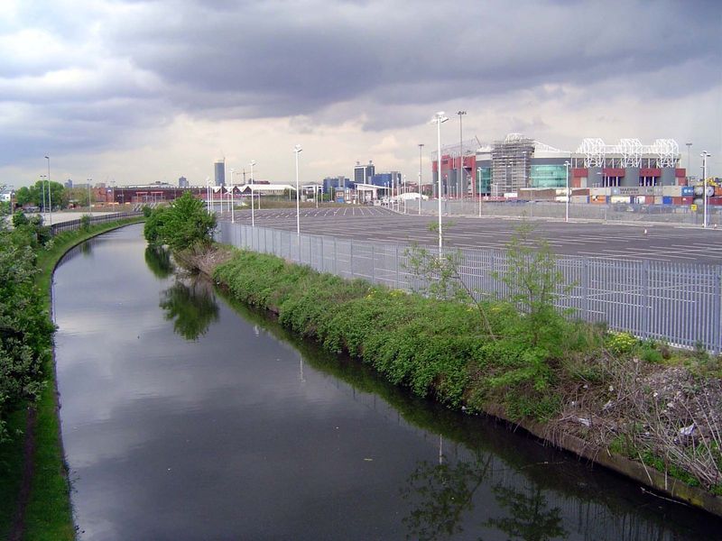 As an industrial center Manchester begins here, with the Bridgewater Canal, built between 1759 and 1769 by Francis Egerton, the Duke of Brid