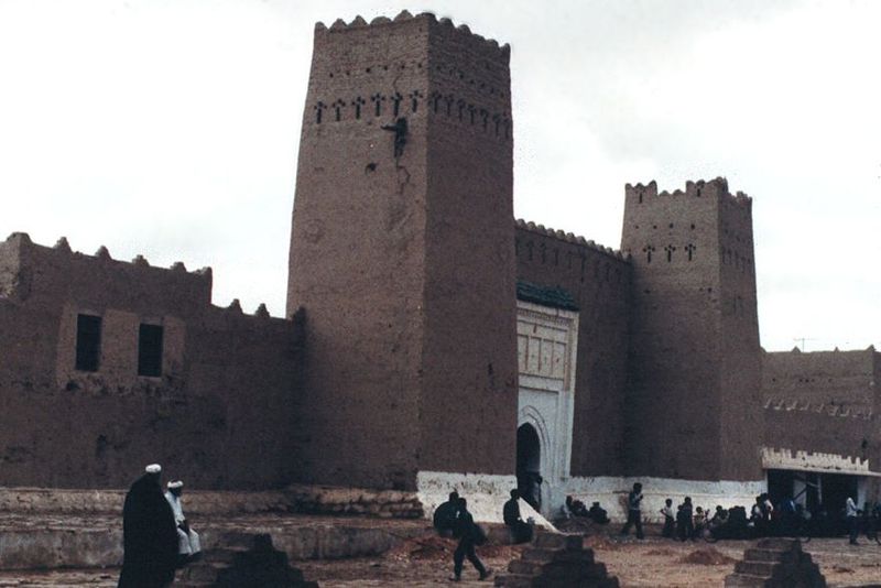 Along the paved road following the Ziz into the desert: a fortress.