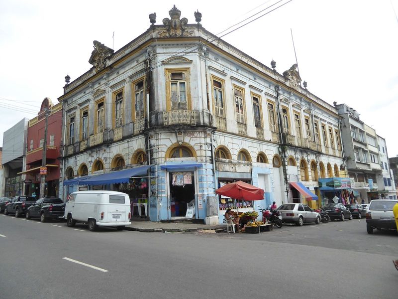 Many of the buildings are virtual copies of each other. This one, at 95 Rua Rocha dos Santos, is almost identical to the now-demolished Hote