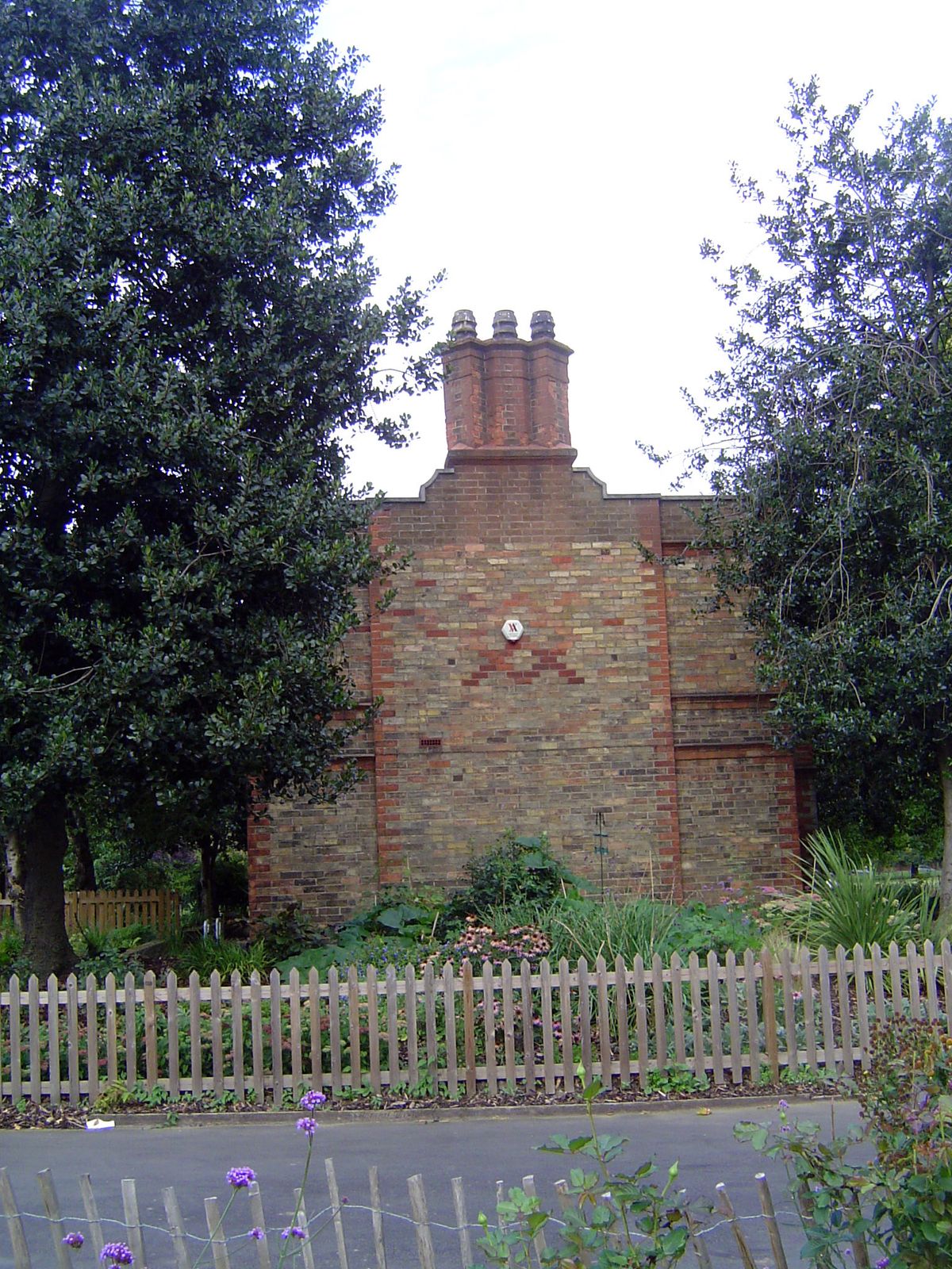 There were windows front and rear but not on the side walls.