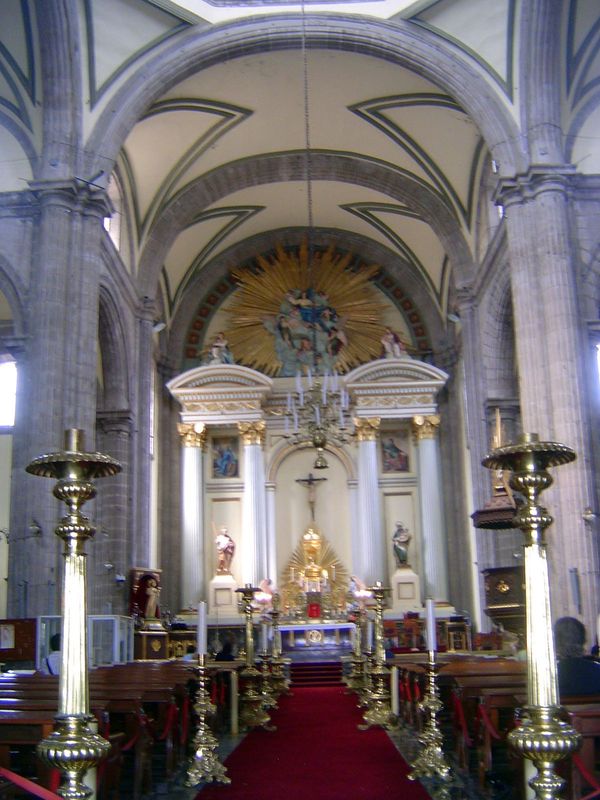 When Rodriguez moved inside, however, he switched styles from Baroque to neoclassical, which at least had the advantage of creating an inter