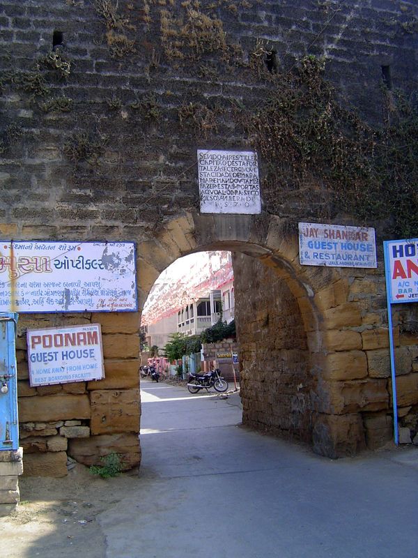 Here's one of the town's two land-side gates. The inscription up top dates it to 1584. Ralph Fitch came by about this time and left a descri