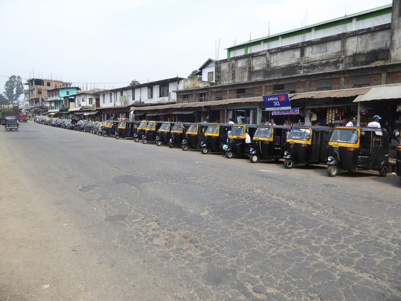 Good idea? Good question. Here are the shops and autorickshaws of Umsning. As of 2016 they had lots of customers. What happens when the traf