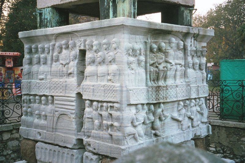 Perhaps the most astonishing thing about the obelisk is its perch atop four small bronze blocks. Would you think the metal could be so stron