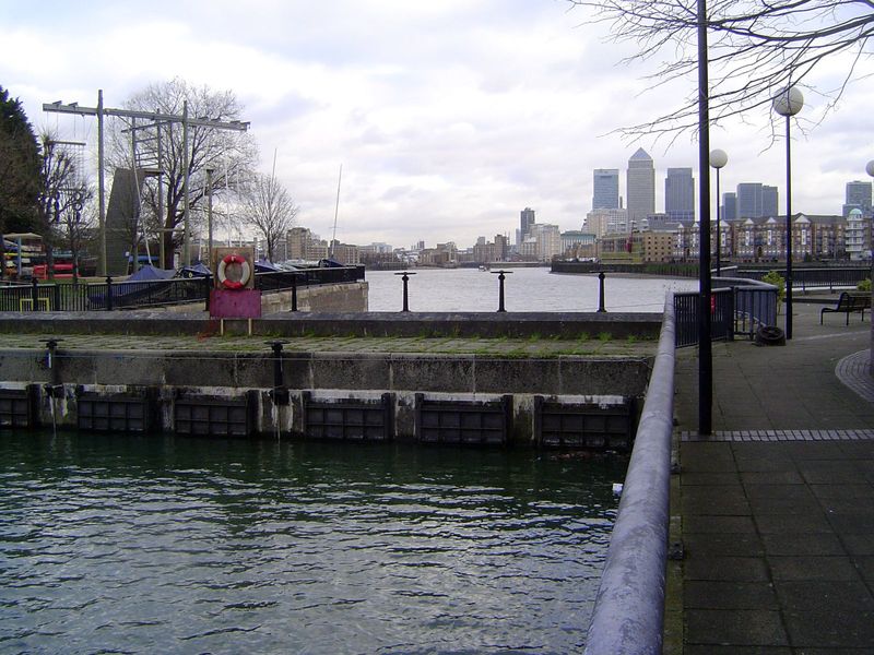 Not only that: immediately below it, the former entrance to the Thames is permanently sealed. The tall buildings in the distance belong to C