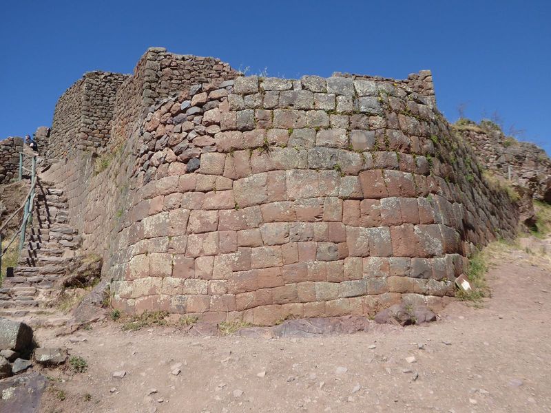 Here's a clear exception to the assertion that the buildings here were mundane: in the midst of rough work there's a fine wall. Shall we haz