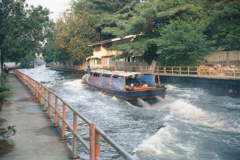 Twenty years later, the canal survived but the sidewalks were concrete, instead of at least partly wood. The silk dyers are gone. Canal boat