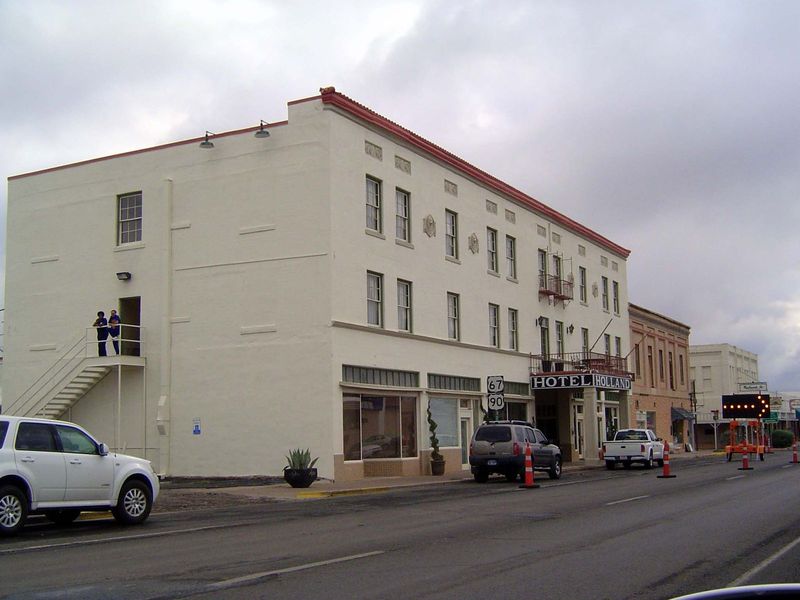 We've come 25 miles east to Alpine. Compared to Marfa, with 2,000 people, Alpine is a bustling place with 6,000, plus a couple of thousand m