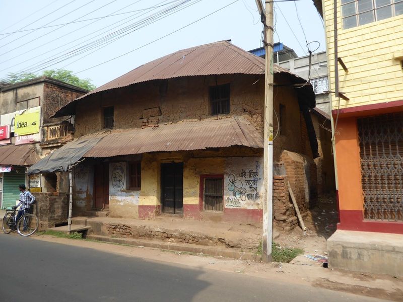 Does the roof remind you of anything? Why on earth bend corrugated sheets into curves?