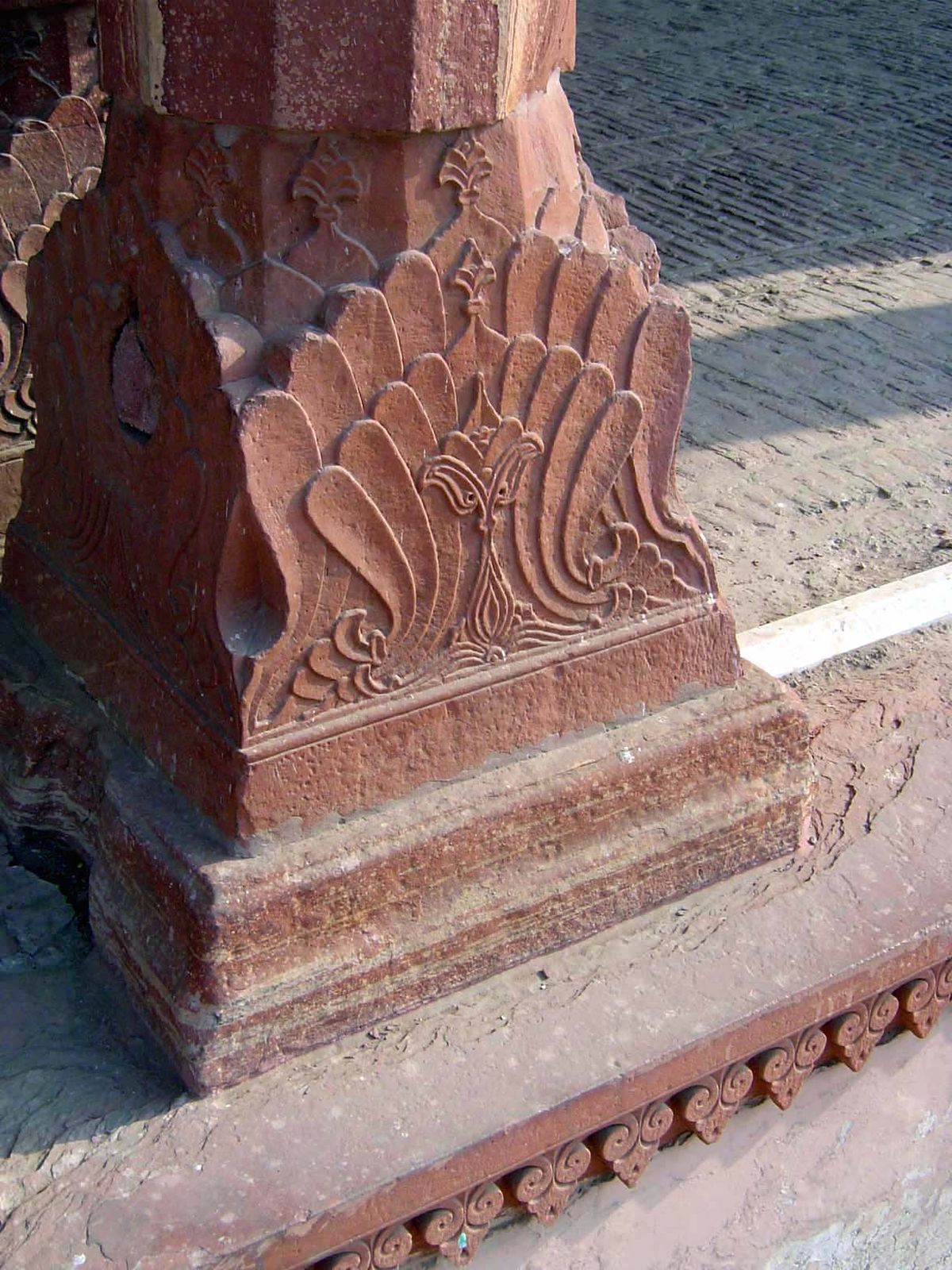 Foot of the column; masons say that this stone is easier to work than wood.