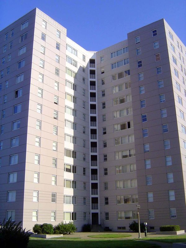 Met Life built about a dozen Parkmerced Towers. They were considered a notch fancier than the garden apartments, although it's hard to say w