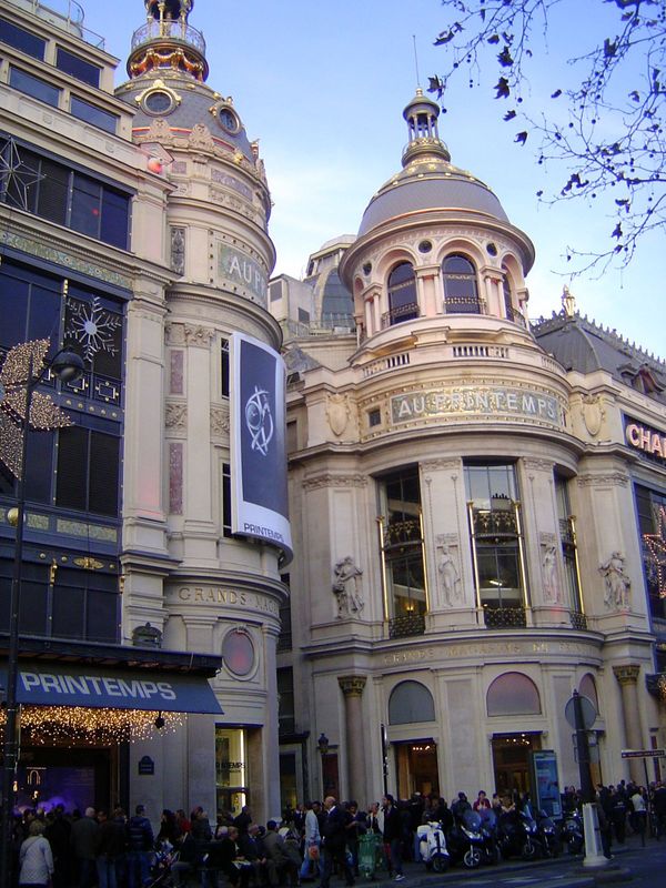 A year before the city hall opened, a former employee of the Bon Marché opened a new department store, Au Printemps. Like the Paris Opera it