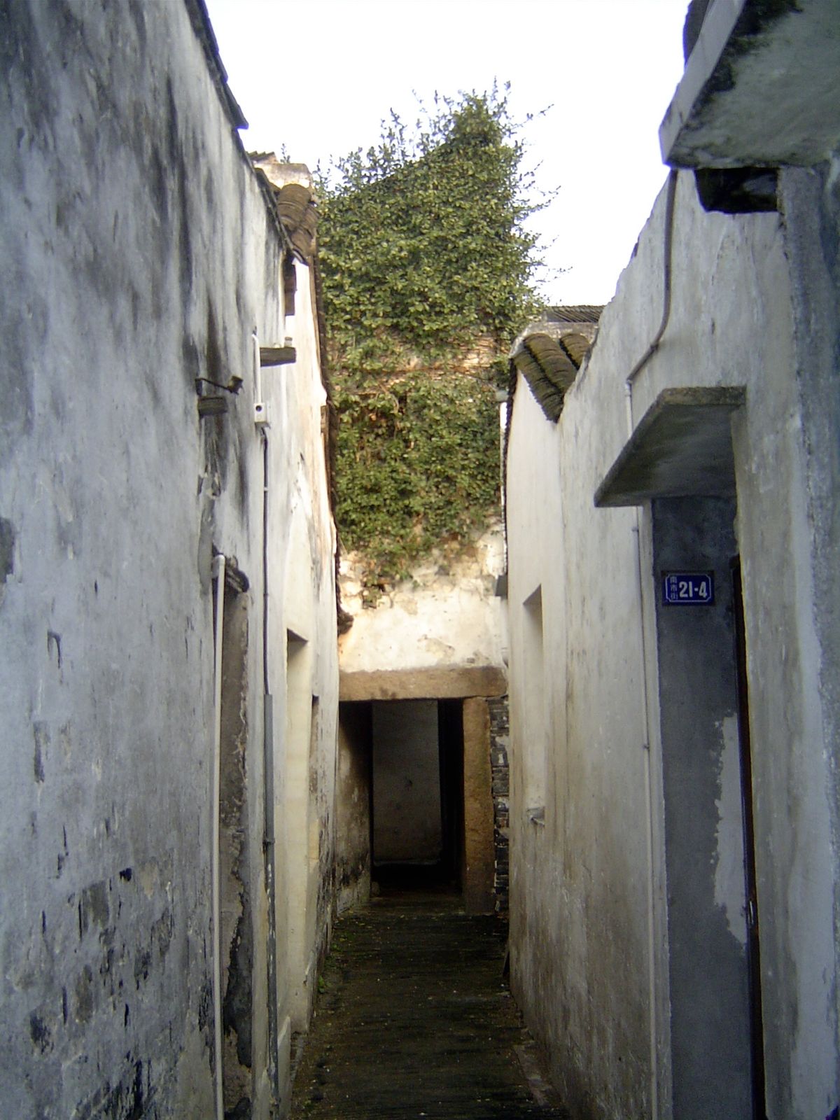 Some are very narrow, but cars don't have to squeeze through.