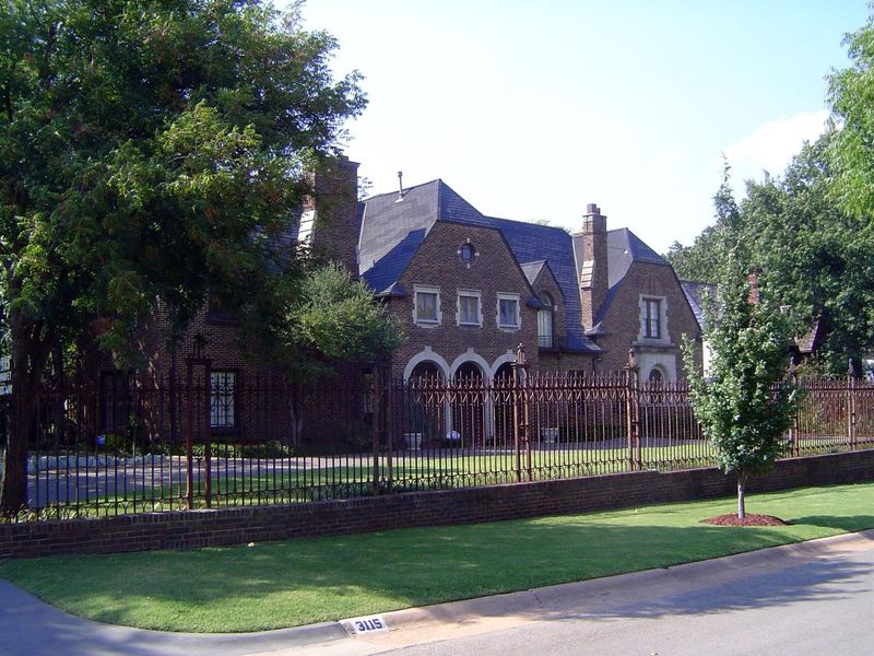 Nearby, at 3115 Harvey, a massive 5,600 square feet house from 1928. It sold in 2002 for $462,000.