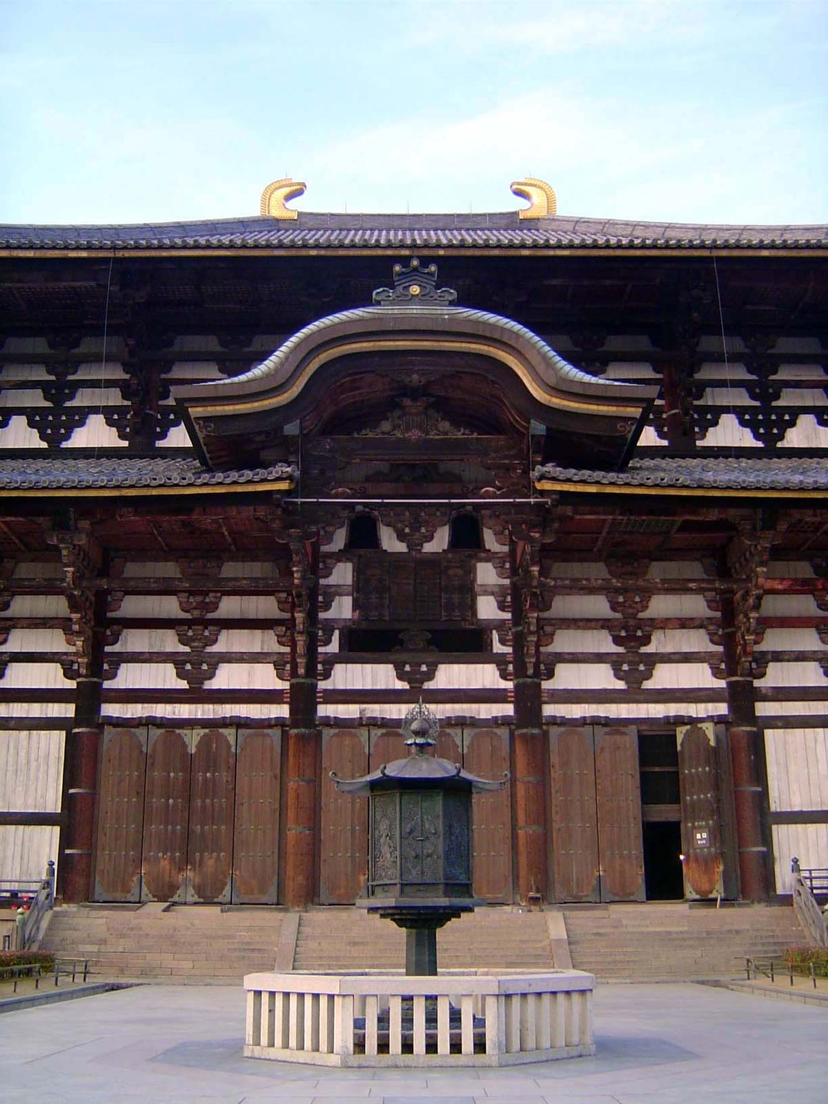 The avenue of approach passes a Chinese lantern from the 8th century.