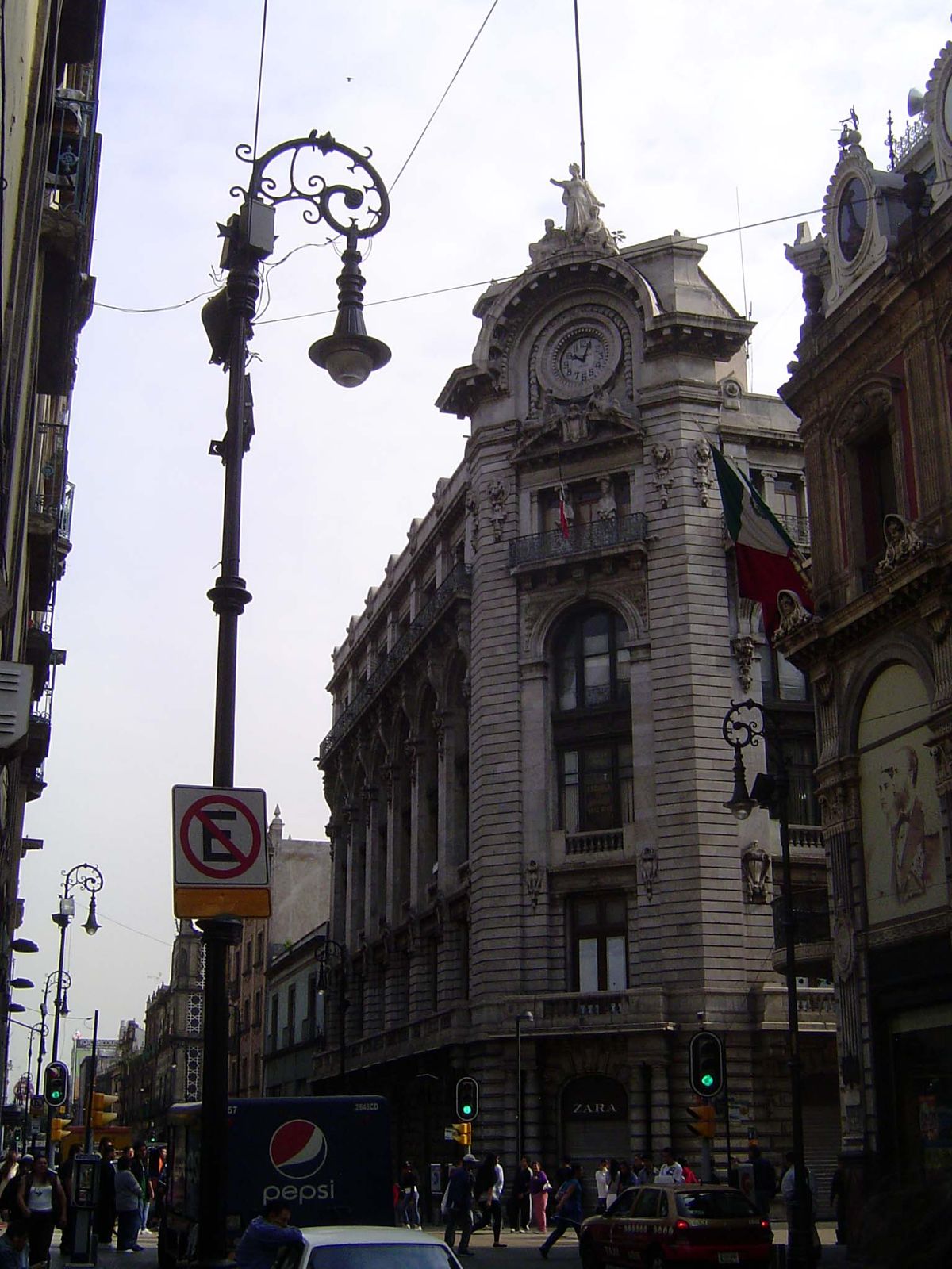 Gravitas from an insurance company in 1906. As of 2012, the ground floor was a Zara shop.