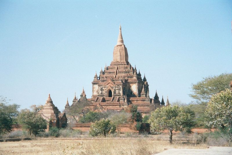 Sula-mani, the "crowning jewel," built before 1225 by Sithu II. This is the temple that defines the mature Pagan style, with the elevated sh