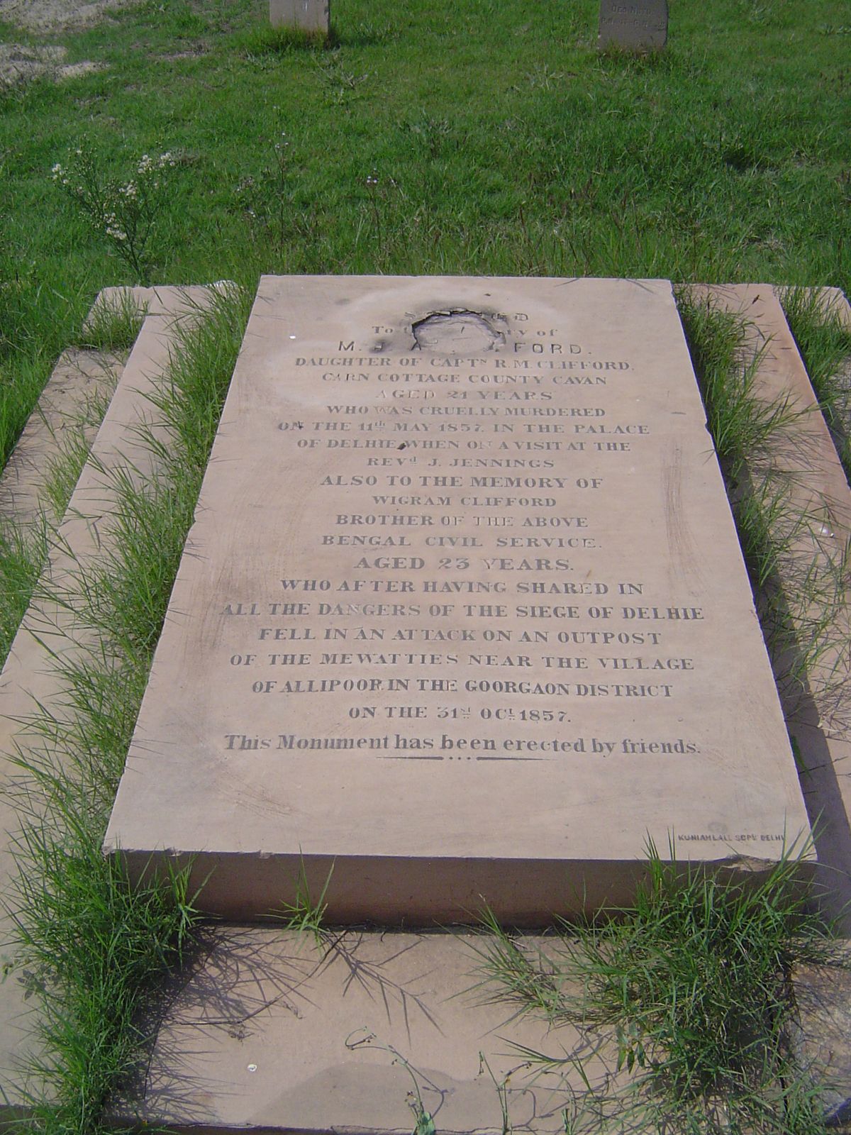 And yet a third cemetery, much bigger than the previous two. We're at the Kashmir Gate Cemetery, popularly called the Nicholson Cemetery, ab