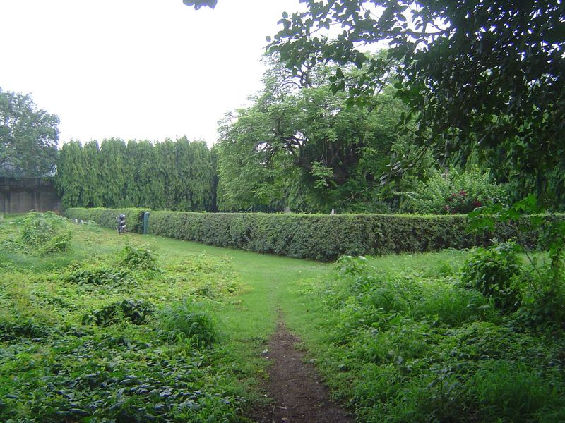 In the back of the cemetery there's a Commonwealth War Graves section, kept in the customary, meticulous repair.