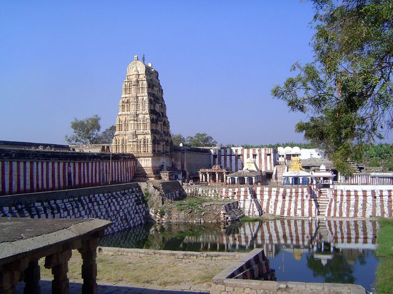 Looking west toward the north gopura and over the Manmatha Tank.