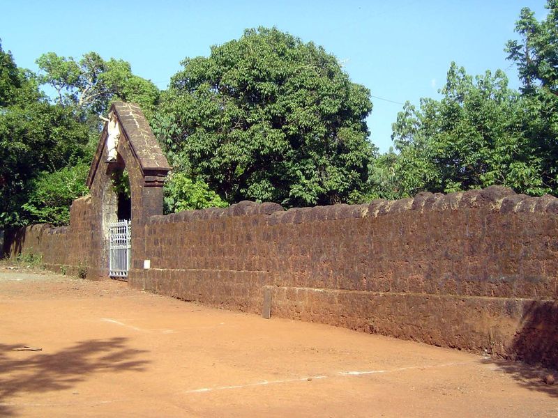 Back in Mahabaleshwar, there's an old cemetery.