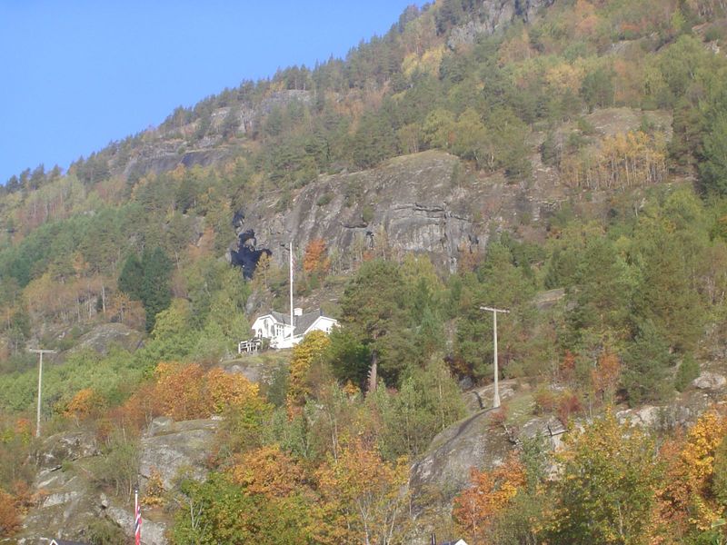 Occasional houses are spotted high on the enclosing cliffs.