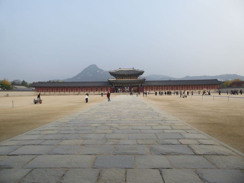 Gyeongbokgung sometimes translated as the "Palace of Shining Happiness" is the most orthogonal of Seoul's palaces. Like its Chinese models, 