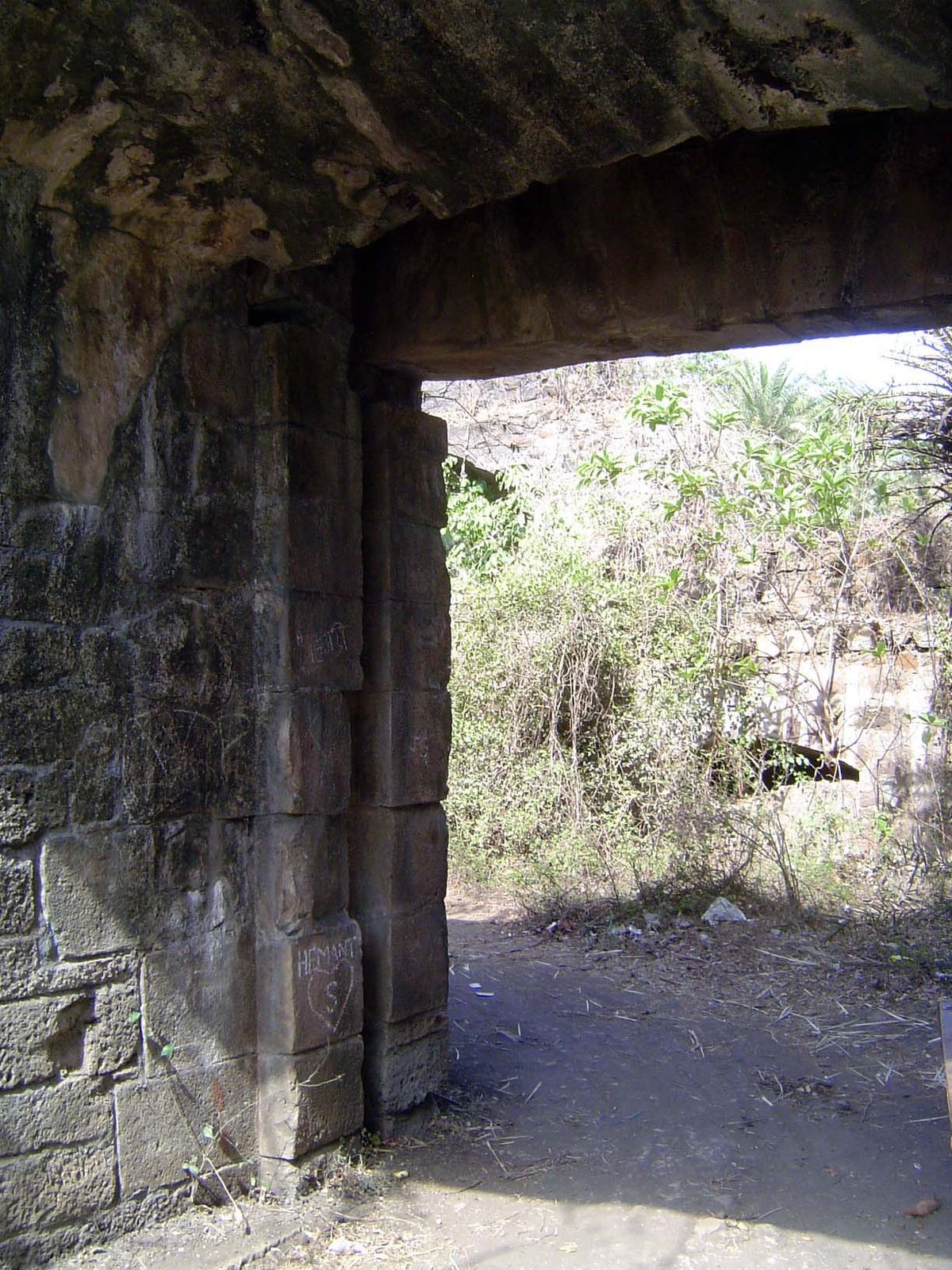 The fortress entrance had a portcullis.