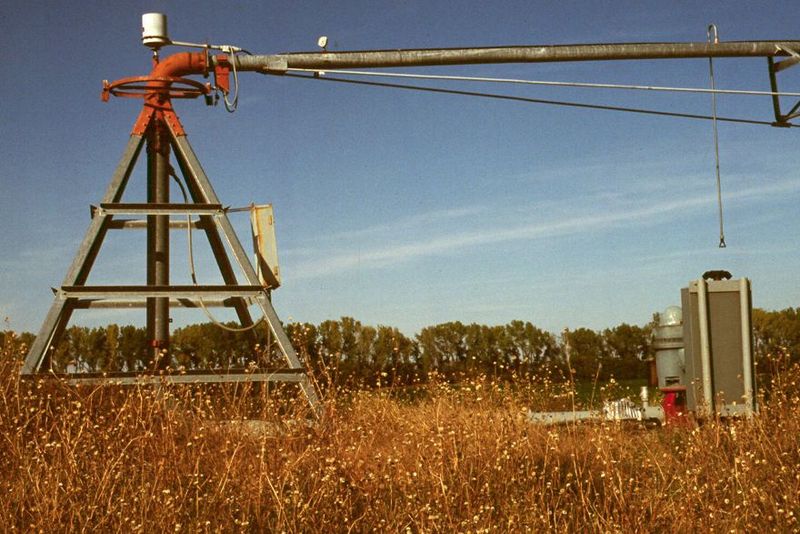 A more expensive solution: center-pivot irrigation, here at the pivot. Note the drop-line sprinkler, that thin pipe hanging down at the righ