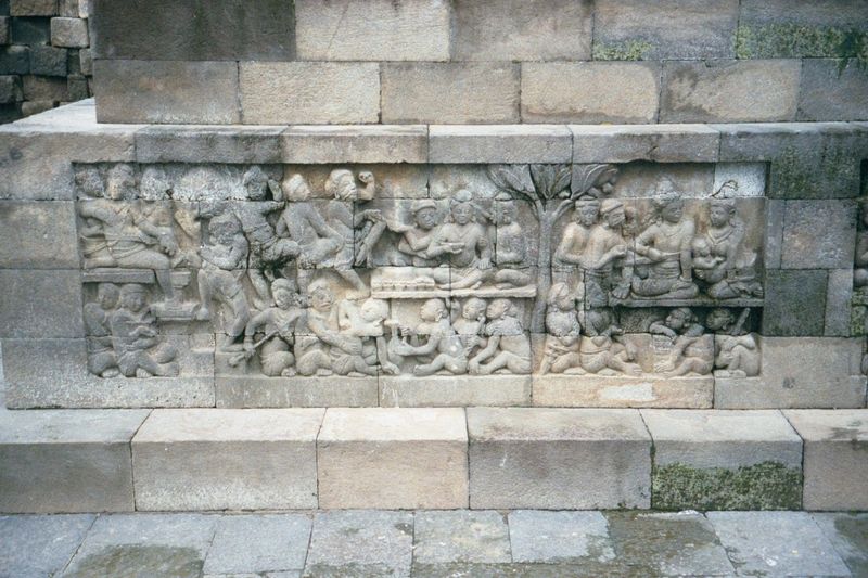 Around the corner, there's a graphic contrast between concupiscence, in the lower left, and temperance, at the upper right.