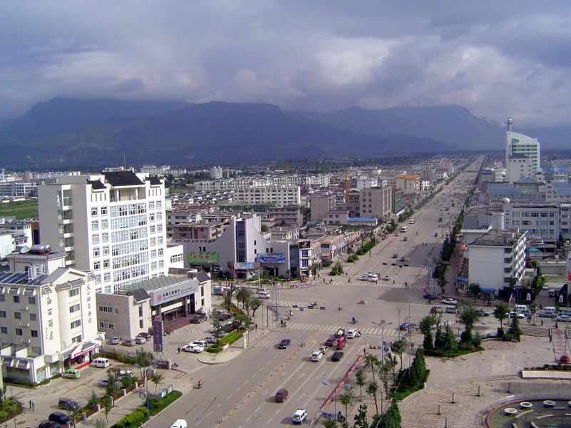 Then, Lijiang. The old town is a mile to the east; the new town is especially new because it was levelled by an earthquake intensity: 7 in 1