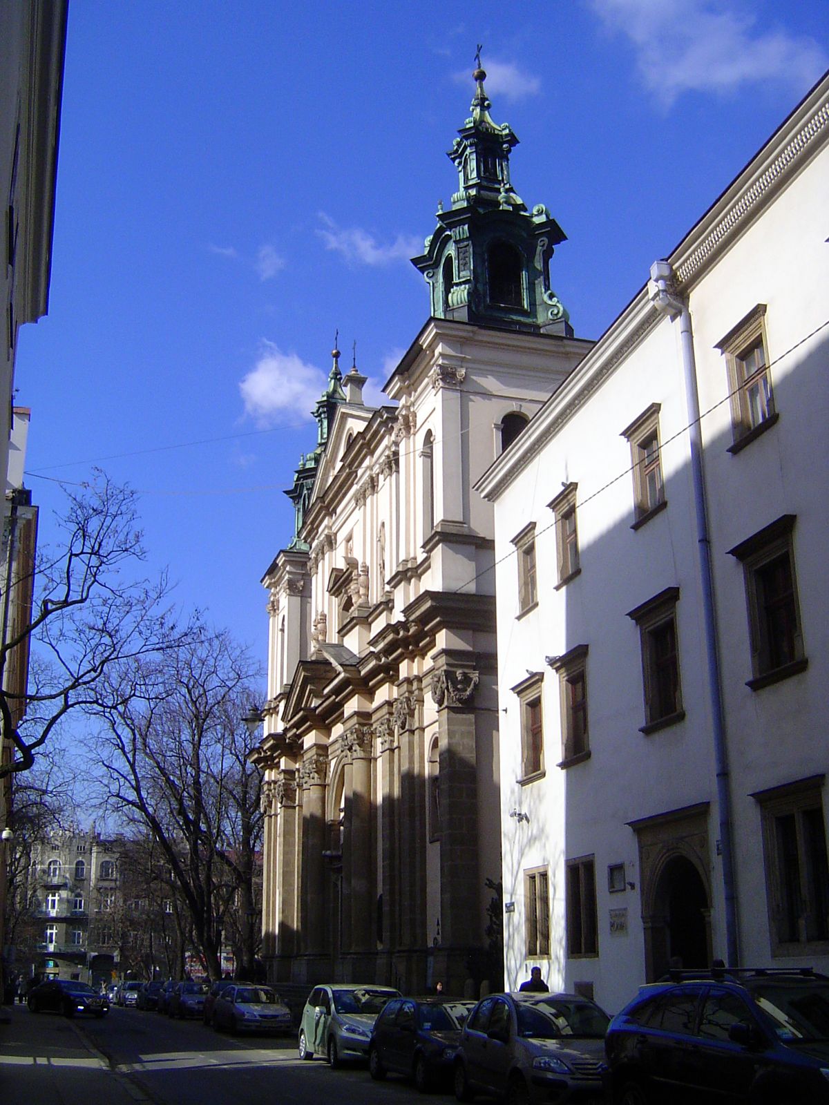 The Church of St. Anne, from the same period, was modelled on Rome's Sant-Andrea della Valle and manages without scrolls. It was built to ho