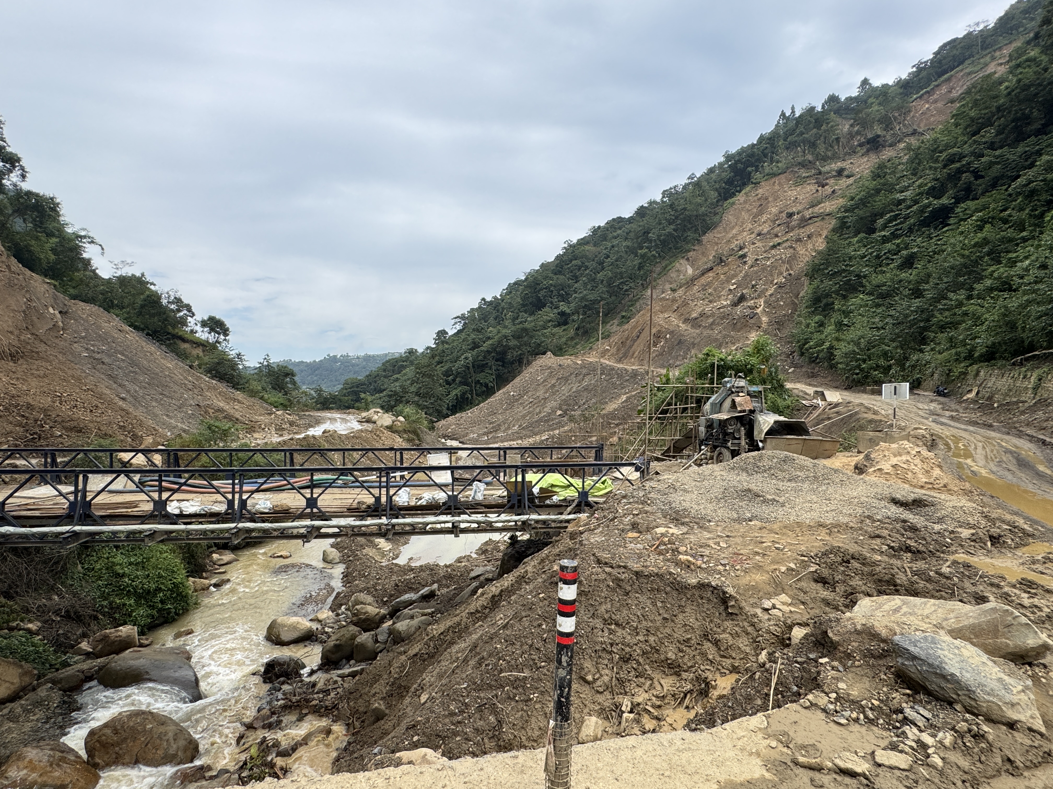 Here's the hairpin at the crossing.