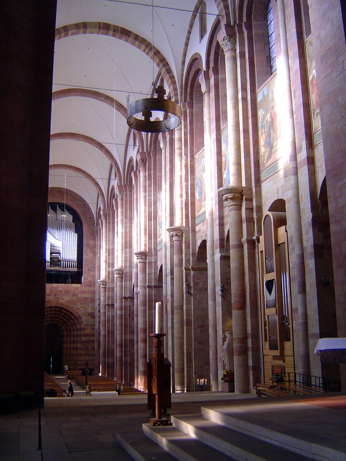 The columns at the corners of the vaults were enlarged and reinforced, and clerestory windows were added. The interior paintings are from th