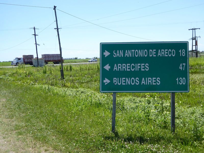 If people in Duggan forget to buy a loaf of bread they'll head to San Antonio de Areco, 10 miles away and with about 20,000 people. It's a t