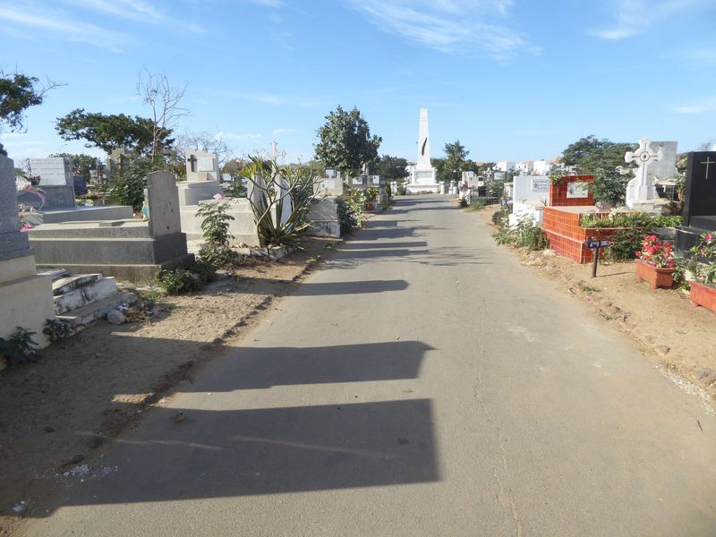 We didn't come out here to see factories, however. We're here for the Bel Air cemetery, just on the far side of the industrial district. The