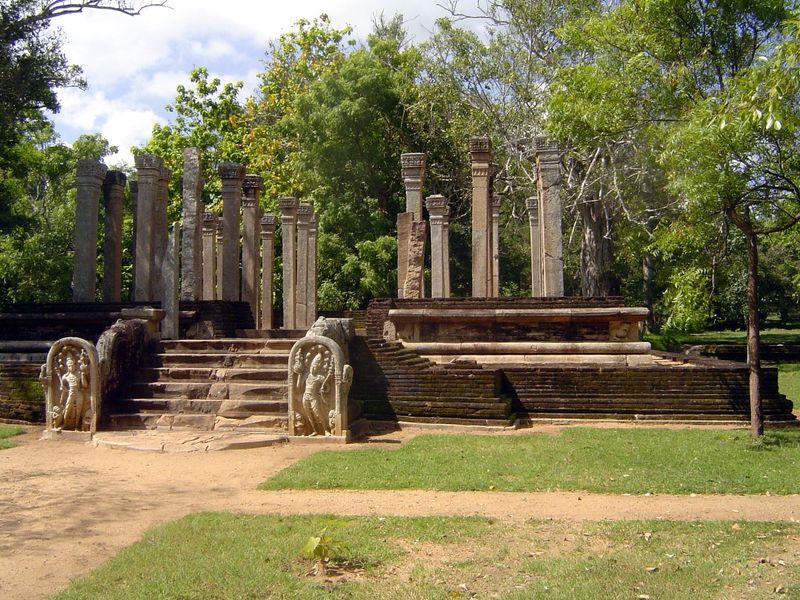 The monks at Anuradhapura lived in complexes of a very regular design, with four buildings at the corners of a rectangle and a central build