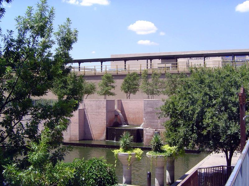 Here's the start of the canal, with the Convention Center in the background, behind the Amtrak old timers will call it the Santa Fe depot.