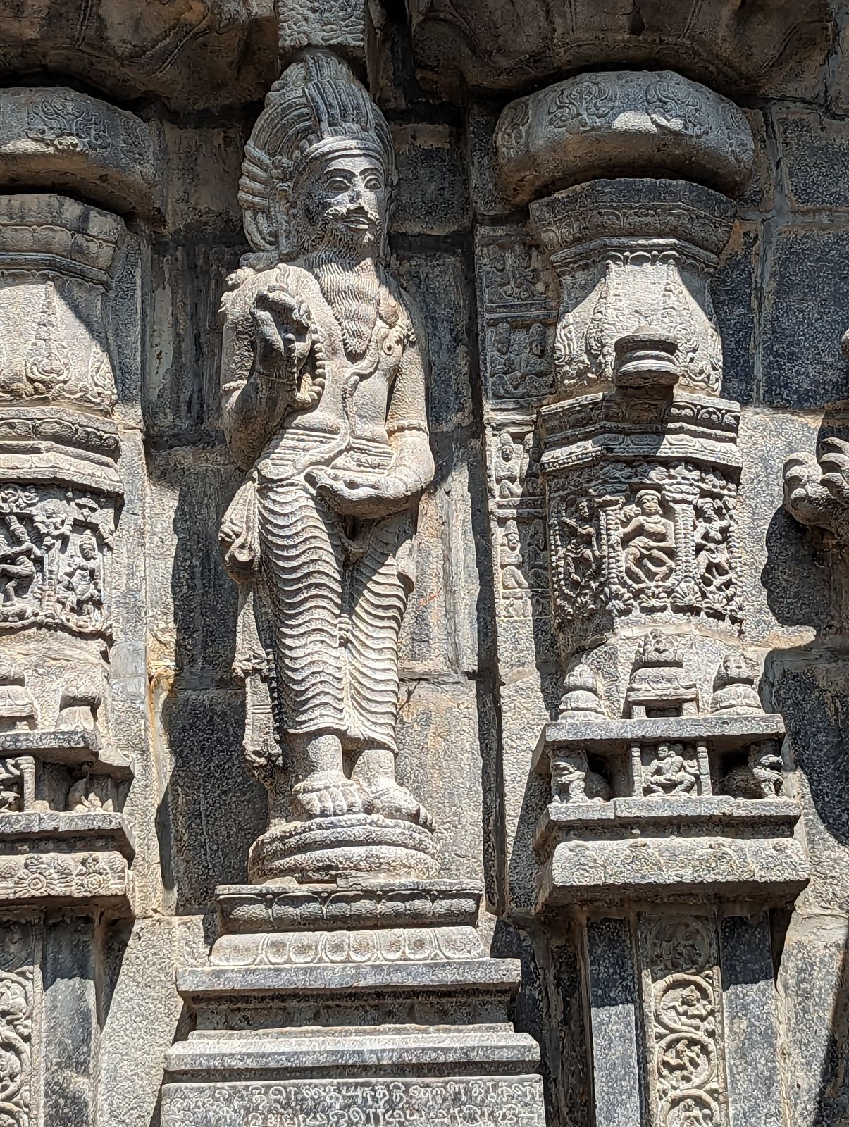 Could this be a portrait of Kulottunga I, the king who commissioned the temple?