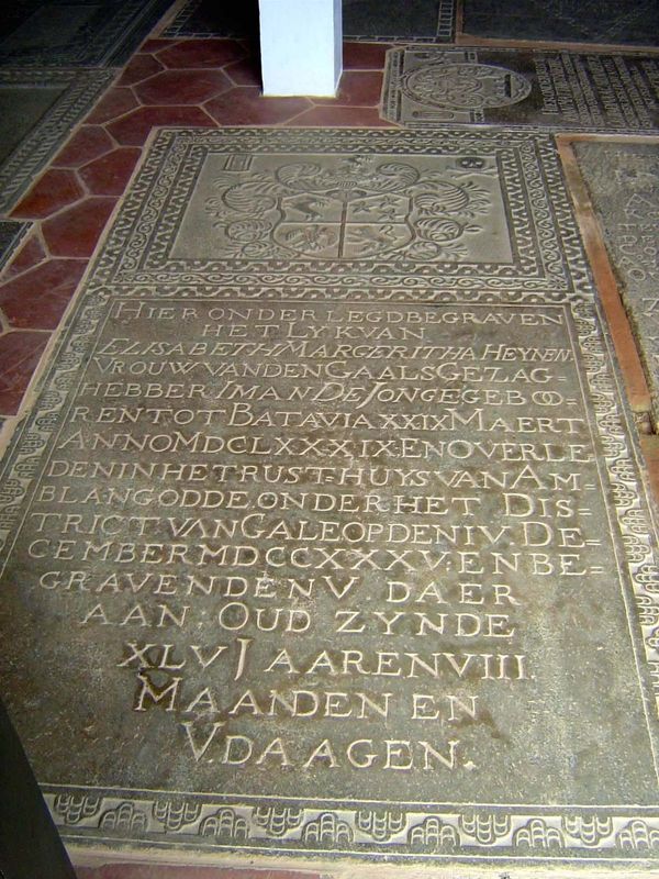 Hereunder lies the body of Elizabeth Margaret Heynen, wife of the Gezaghebber of Galle, Imam de Jonge. Born at Batavia, 29th March 1689, and