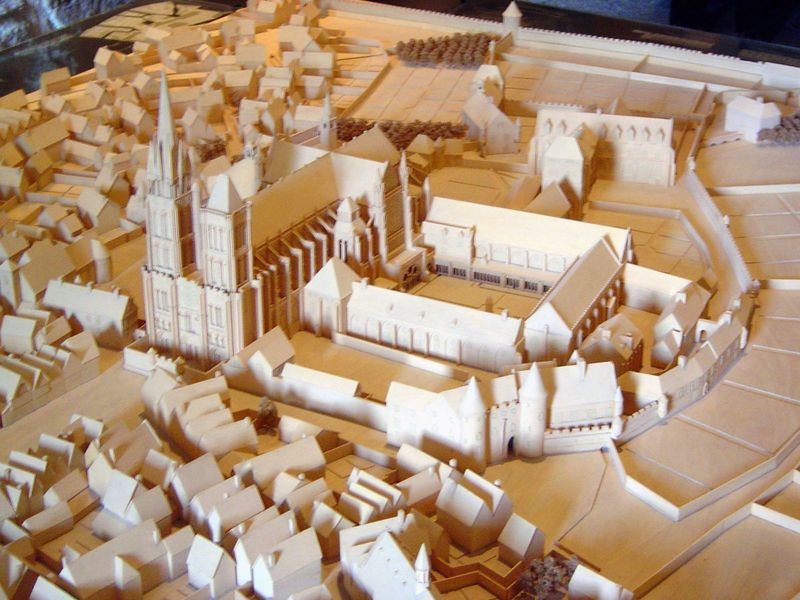 A model of the church as it was in the 19th century, before the collapse of the north tower.