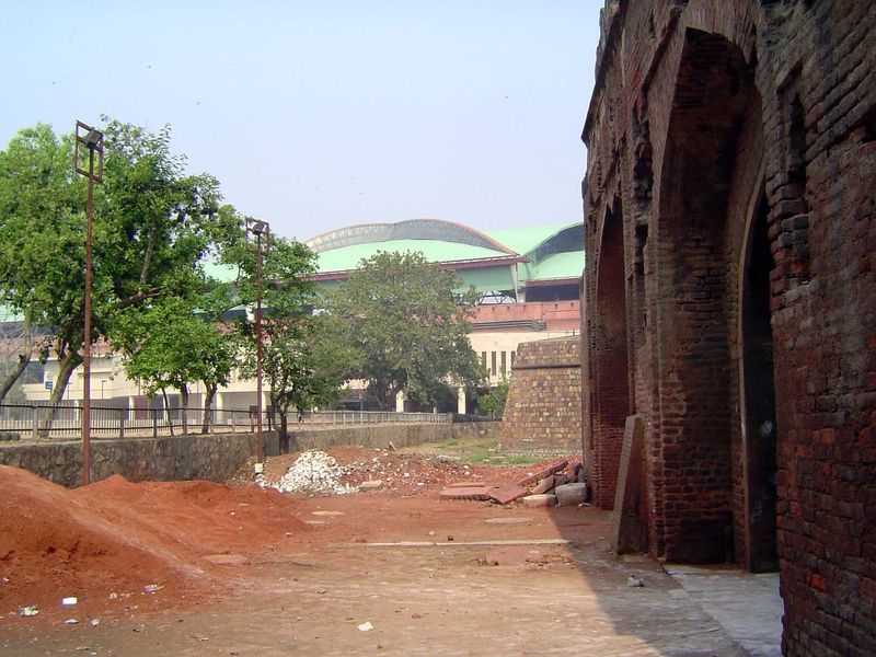 The same Kashmir Gate is now backdropped by a Delhi Metro stop of the same name. But don't imagine that everything nearby is equally modern;