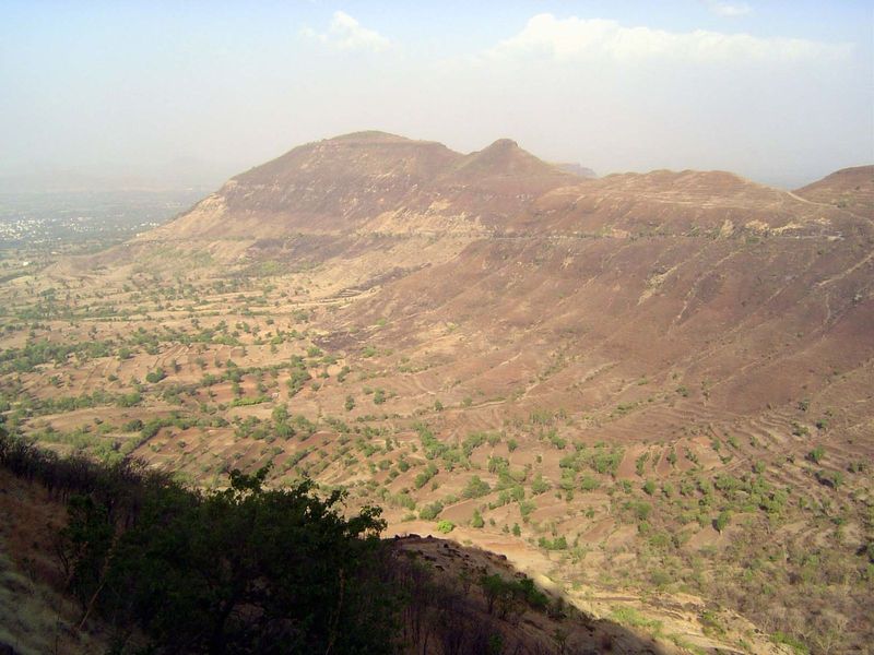 The view back the other way toward the spot where the previous picture was taken. Note the terraces in the lower right.