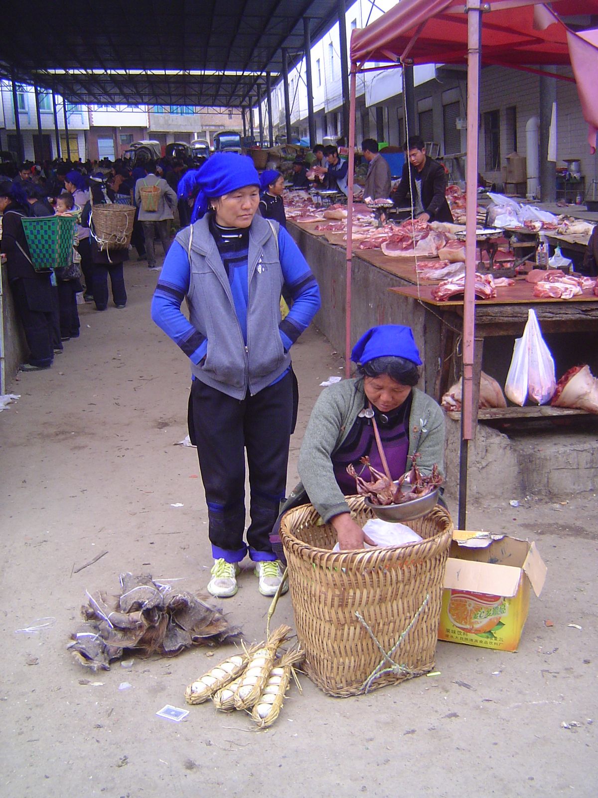 The blue scarf is typical Hani.