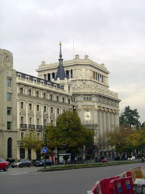 The cubic office of the Spanish branch of the Bank of the Rio de la Plata, designed by Antonio Palacios and completed in 1919. Palacios woul