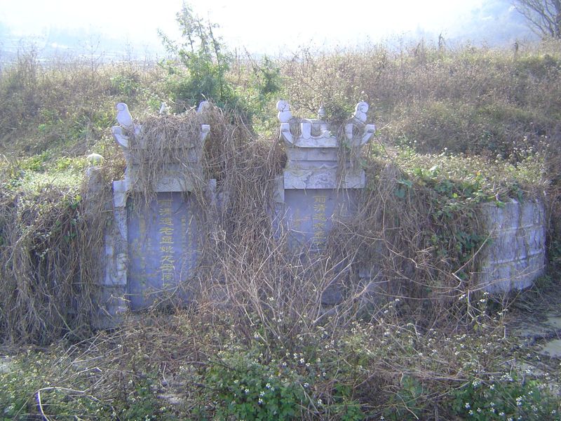 And here, on the island, there are several tombs.